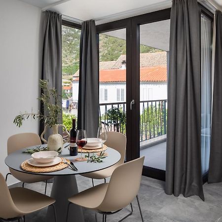 Residence The One - New Komiža Esterno foto